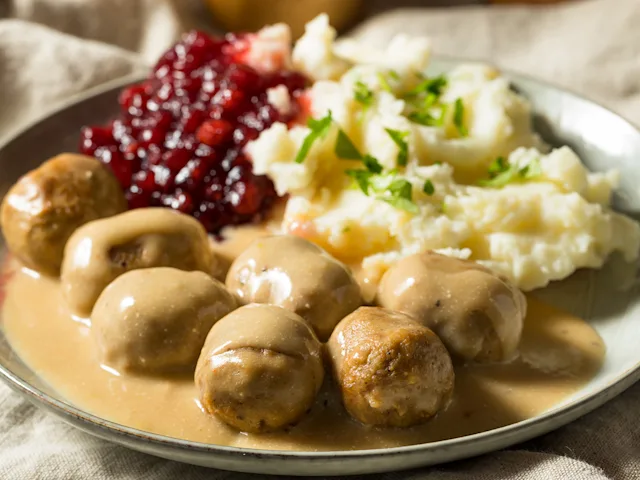 Swedish-meatballs-Sweden-swiper-hero-gallery