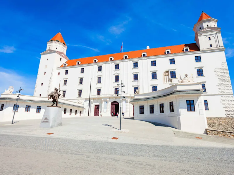 day5-bratislava-castle-europe-jewel