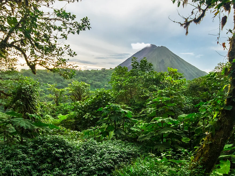 La-Fortuna-Costa-Rica-volcano-swiper-hero-gallery