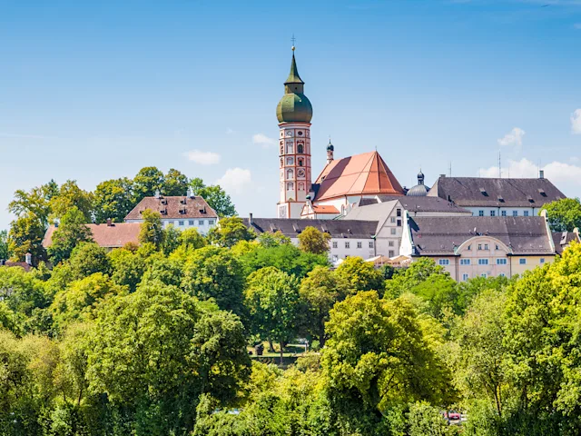 Dijon-France-church-view-swiper-hero-gallery