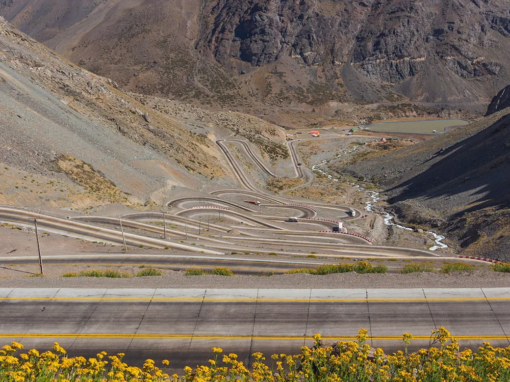 Los-Caracoles-road-argentina-chile-night-bus-swiper-hero-gallery