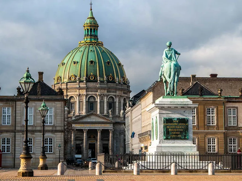 denmark-copenhagen-amalienborg-palace