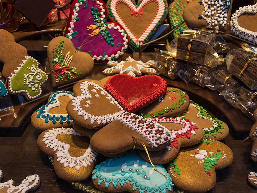 torun-poland-gingerbread-cookies-swiper-hero-gallery