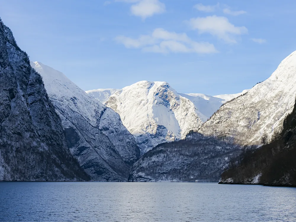 flam-norway-naerofjord-fjord-winter-snow-swiper-hero-gallery