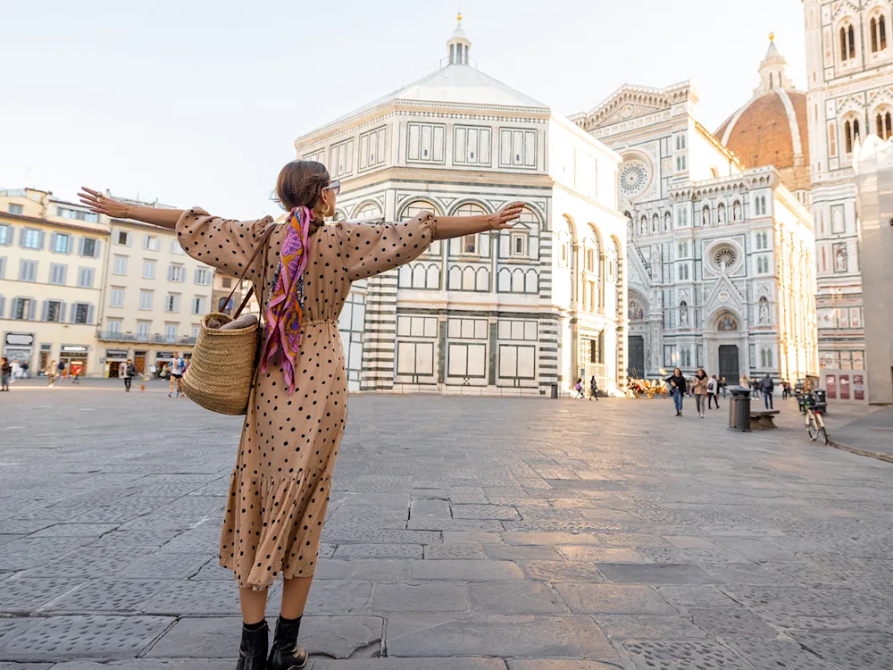 Florence-girl-cathedral-swiper-hero-gallery