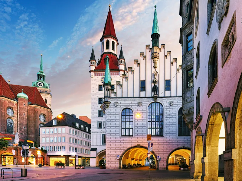 munich-germany- marienplatz-evening