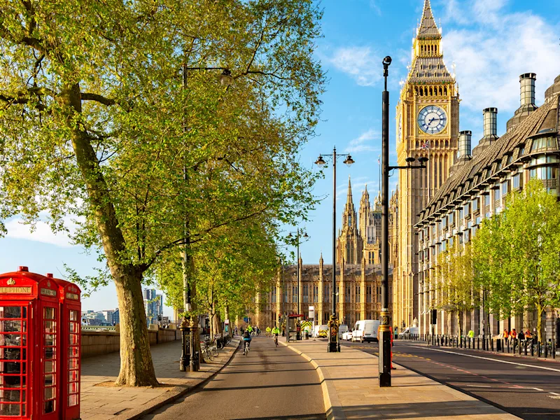 westmionster-london-uk-red-telephon-box-big-ben