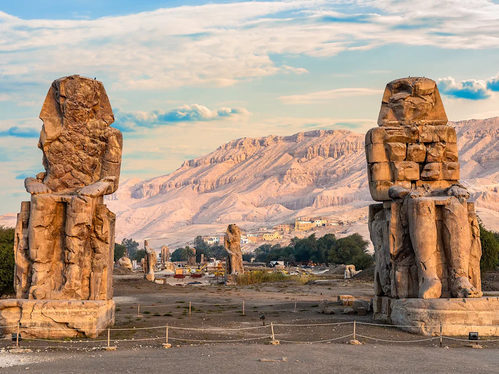 colossi-of-memnon-luxor-sunrise-egypt-swiper-hero-gallery