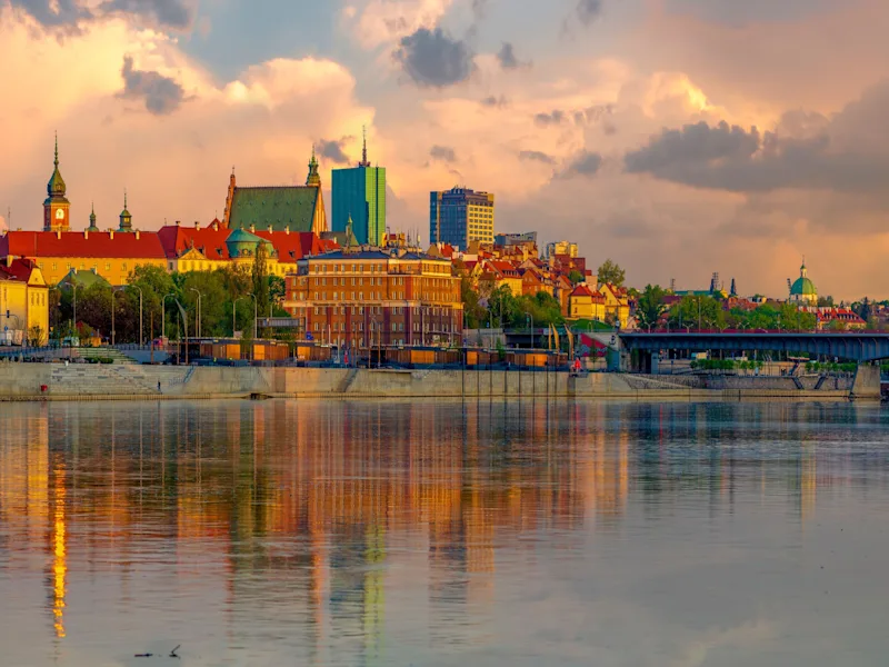 panorama-old-town-warsaw-poland