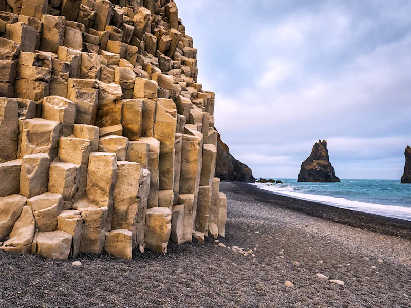 troll-toes-on-black-beach
