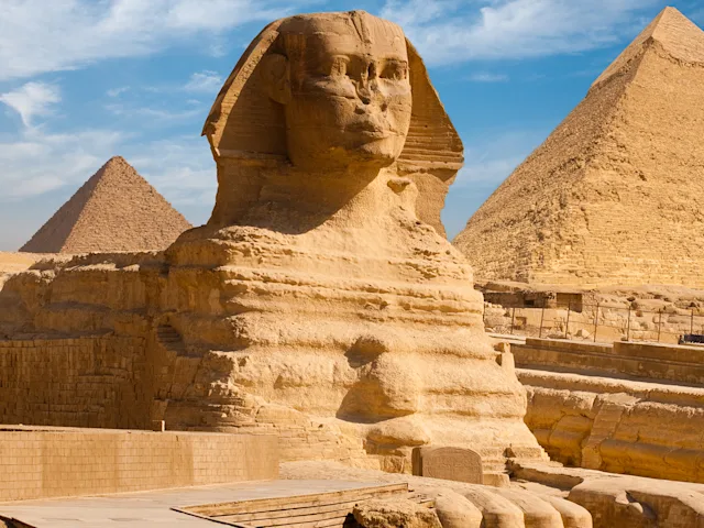 great-sphinx-pyramids-of-menkaure-khafre-giza-cairo-egypt-swiper-hero-gallery