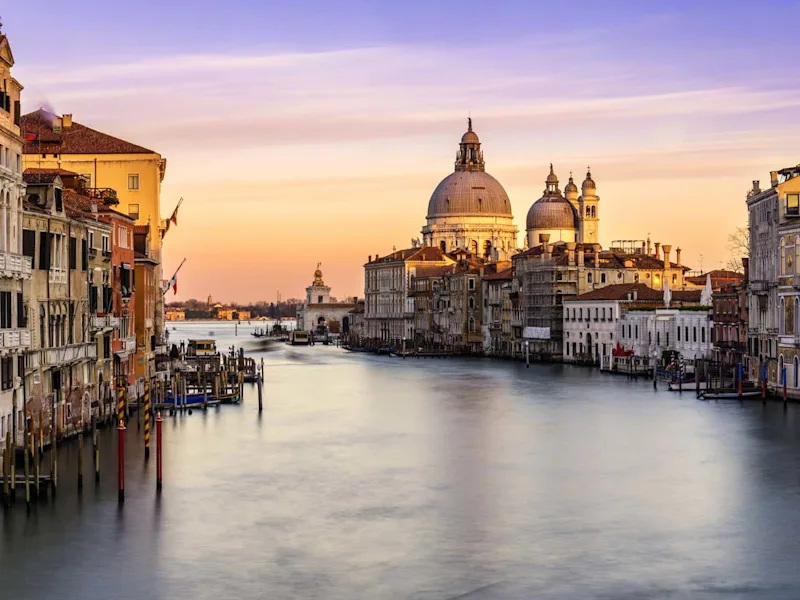 venice-italy-winter-gondola-guided-tour