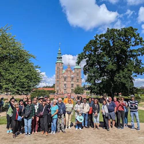 rosenborg-castel-copenhagen-denmark-group-photo-instagram-_tourswithmatt