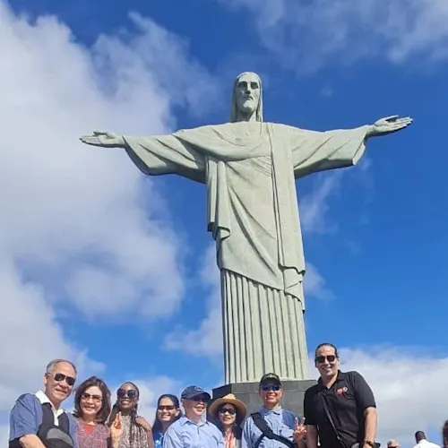 christ-the-redeemer-rio-de-janeiro-expat-explore-south-america-tour-_zemaexpatleader