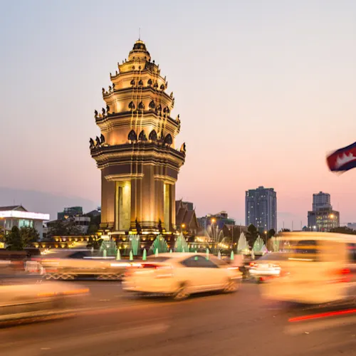 ndependence-monument-with-its-Khmer-architecture-style-in-Phnom-Penh-Cambodia- expatexplore