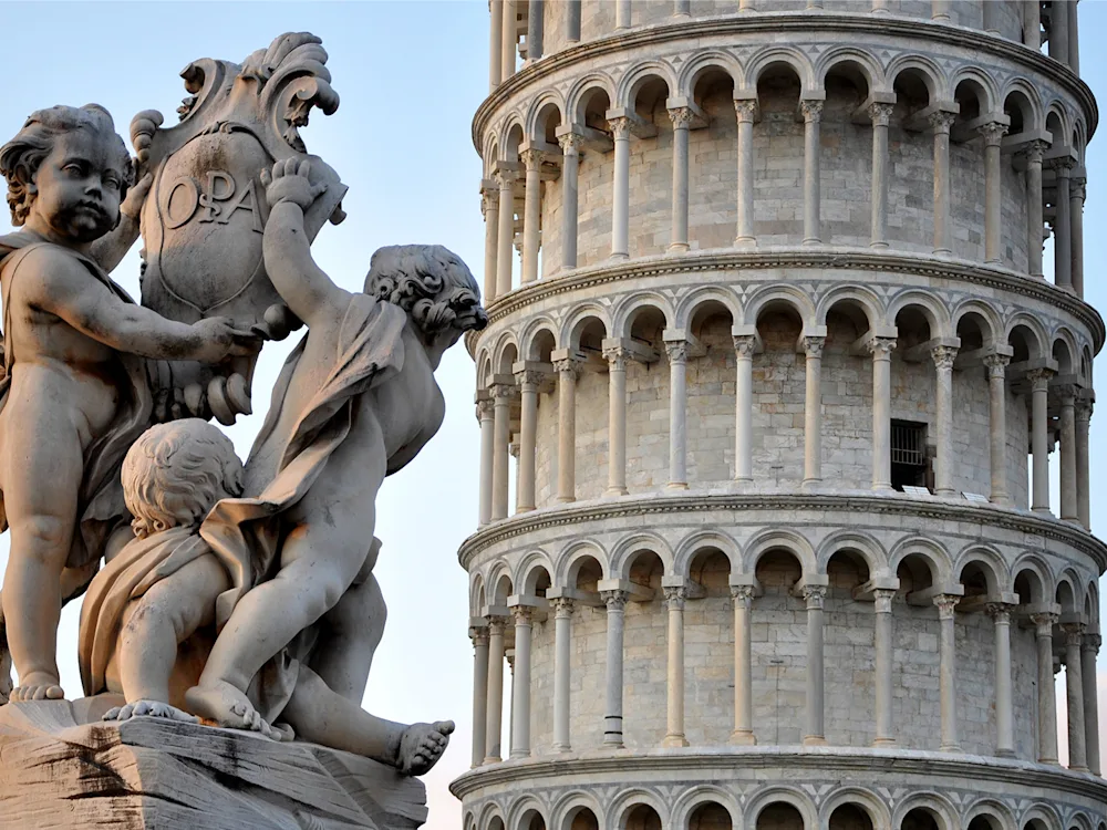 sculptures-leaning-tower-of-Pisa-in-italy-swiper-hero-gallery
