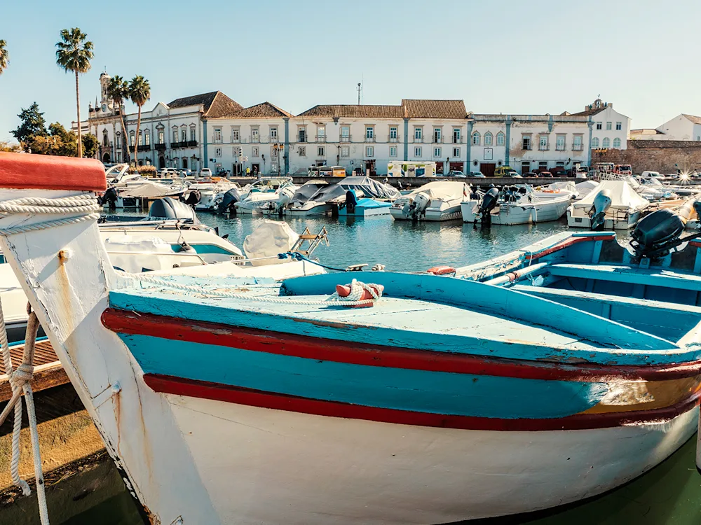 boat-old-time-faro-portugal-swiper-hero-gallery