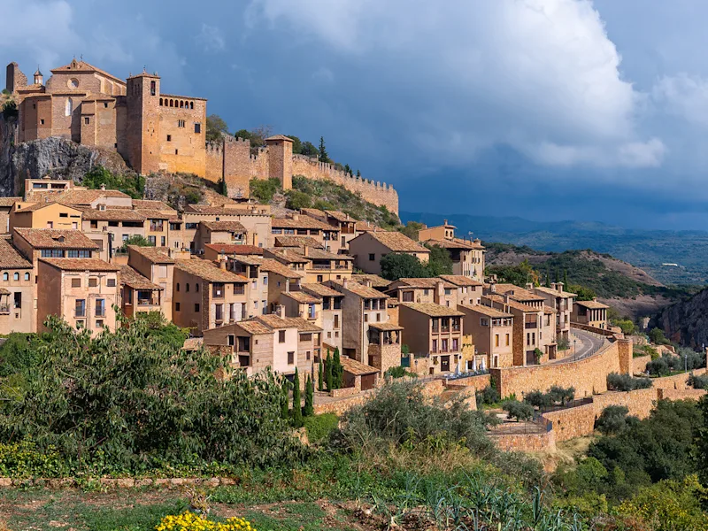 alquezar-medieval-hilltop-town-aragon-spain