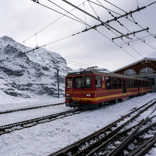 jungfrau-train-switzerland-_geonburden