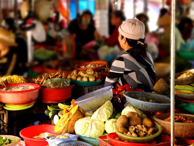 Vietnam-Dong-Ba-Market