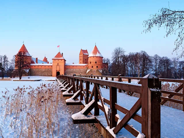 trakai-castle-winter-lithuania-swiper-hero-gallery
