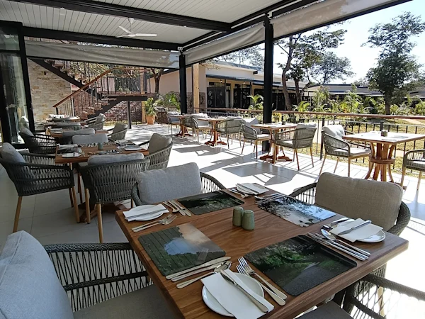 waterfalls-lodge-hotel-breakfast-room