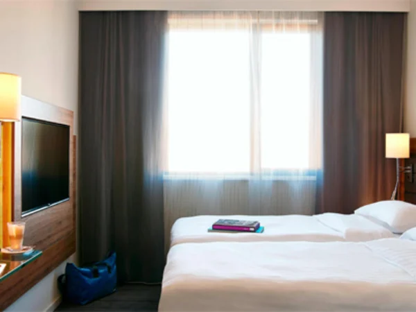 moxy-london-stratford-hotel-room