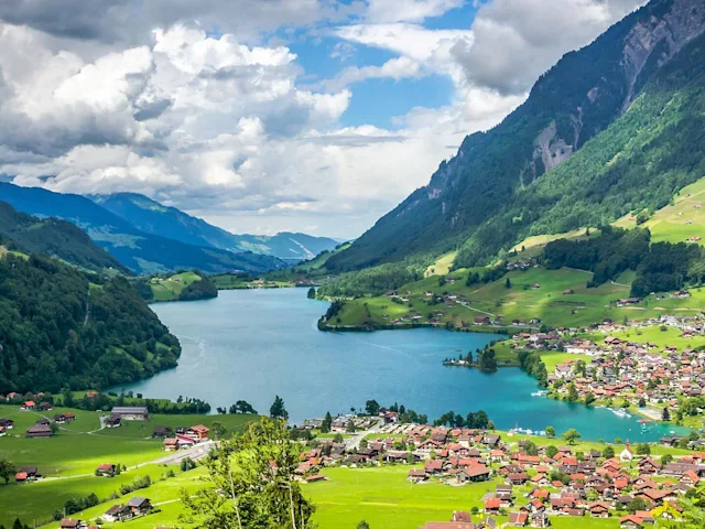 Switzerland-lake-Lungernsee