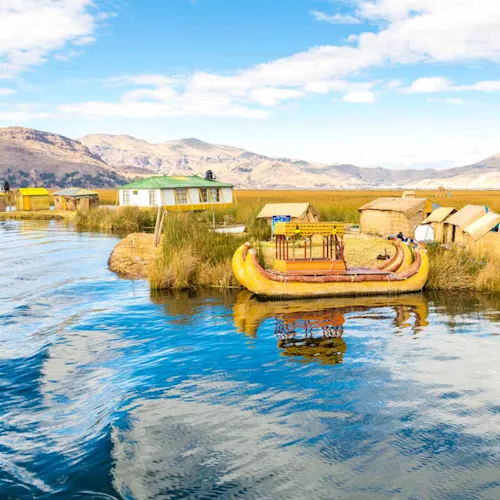Puno_Lake-Titicaca-boats-_expatexplore