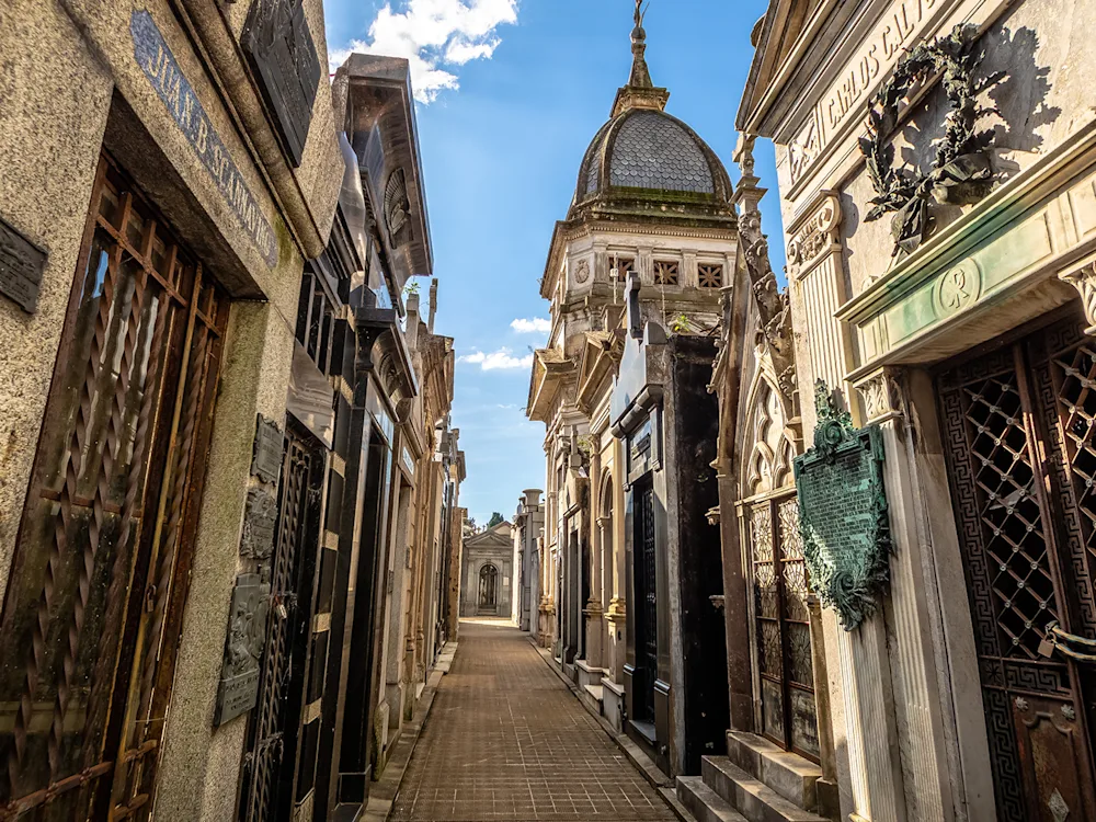 recoleta-cemetary-buenos-aires-argentina-swiper-hero-gallery