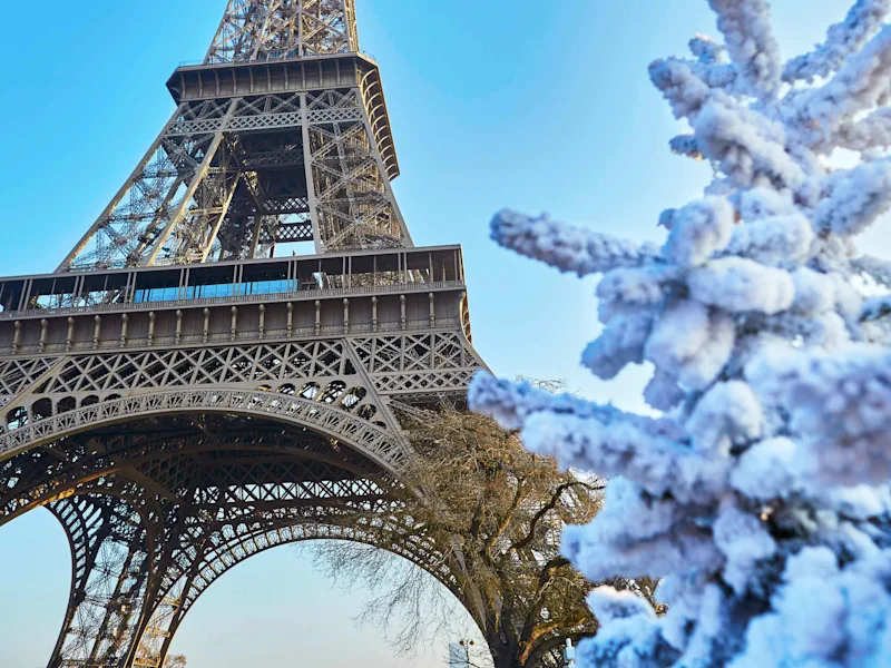 day12-paris-europe-christmas-new-year-jewel