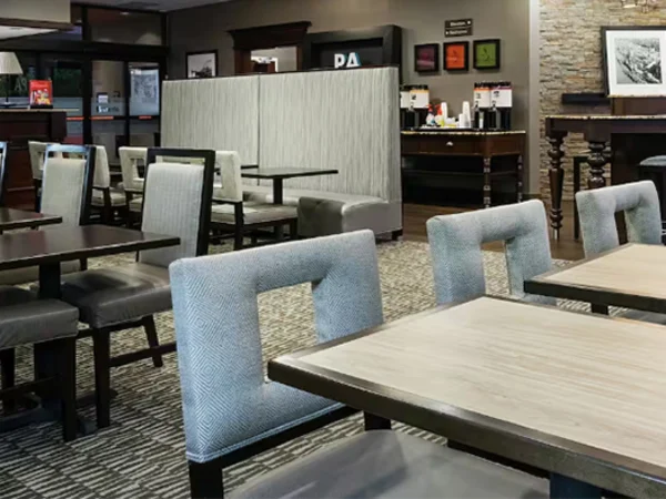 Hampton-Inn-University-Center-Pitt-breakfastroom
