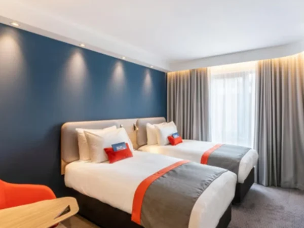 holiday-inn-express-derry-room