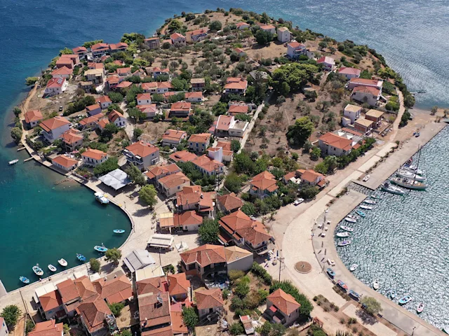 trizonia-island-corinthian-gulf-greece-swiper-hero-gallery