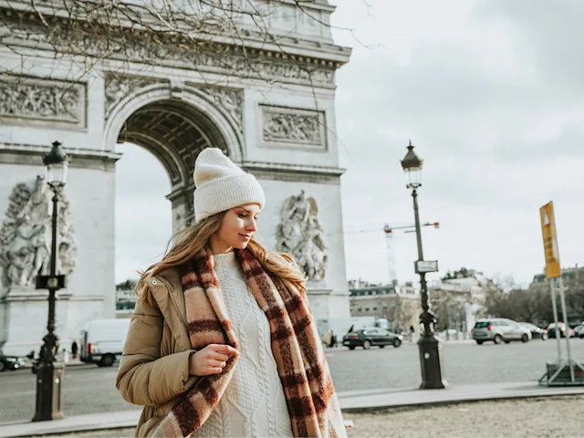 paris-france-arc-de-trimphe-winter-swiper-hero-gallery