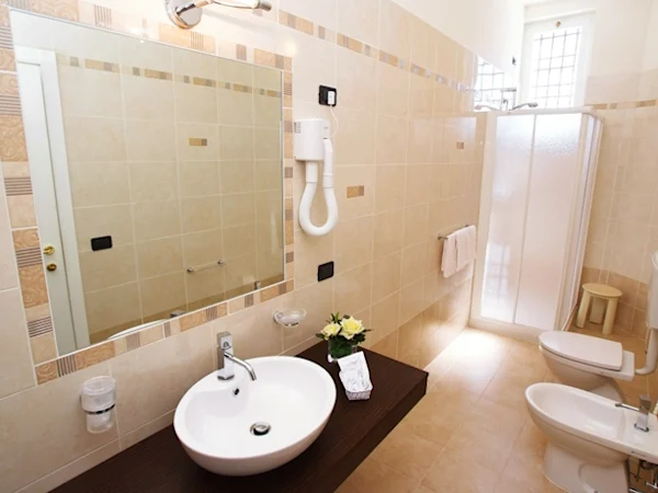 Hotel-Hotel-Massimo-dAzeglio-bathroom
