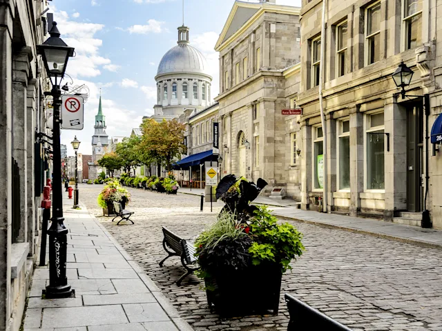 oldmontreal-quebec-canada-swiper-hero-gallery