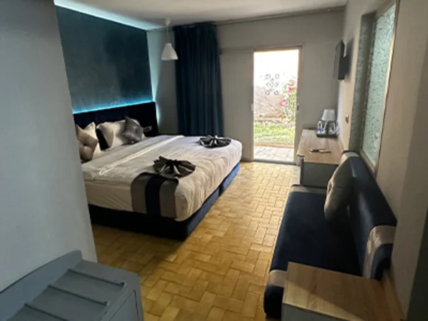 hotel-karam-palace-room