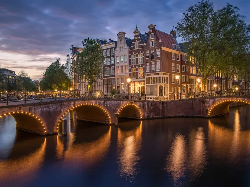 amsterdam-canals-netherlands-night-winter-lights