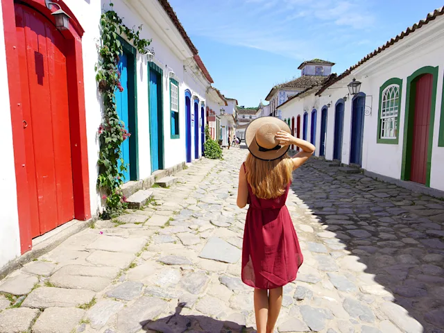 Paraty-brazil-street-girl-swiper-hero-gallery