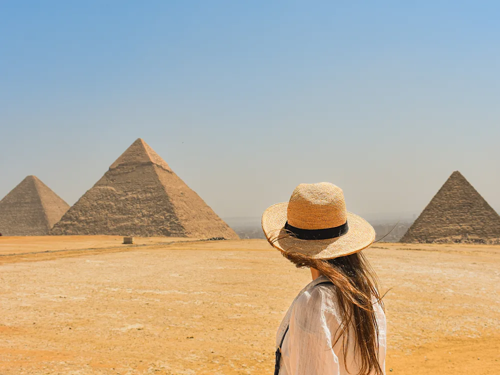 egypt-giza-pyramids-tourist-swiper-hero-gallery