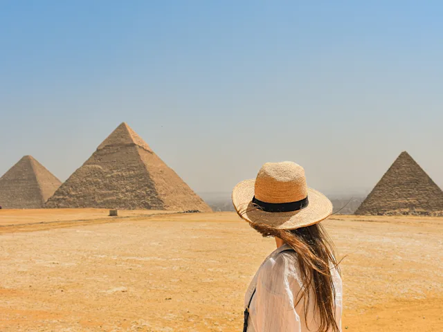 egypt-giza-pyramids-tourist-swiper-hero-gallery