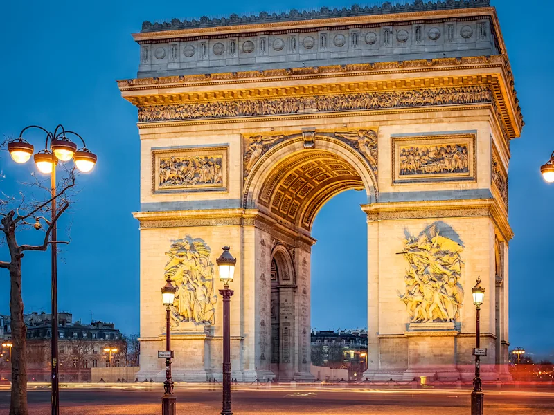 paris-france-arc-de-triomphe-winter-evening