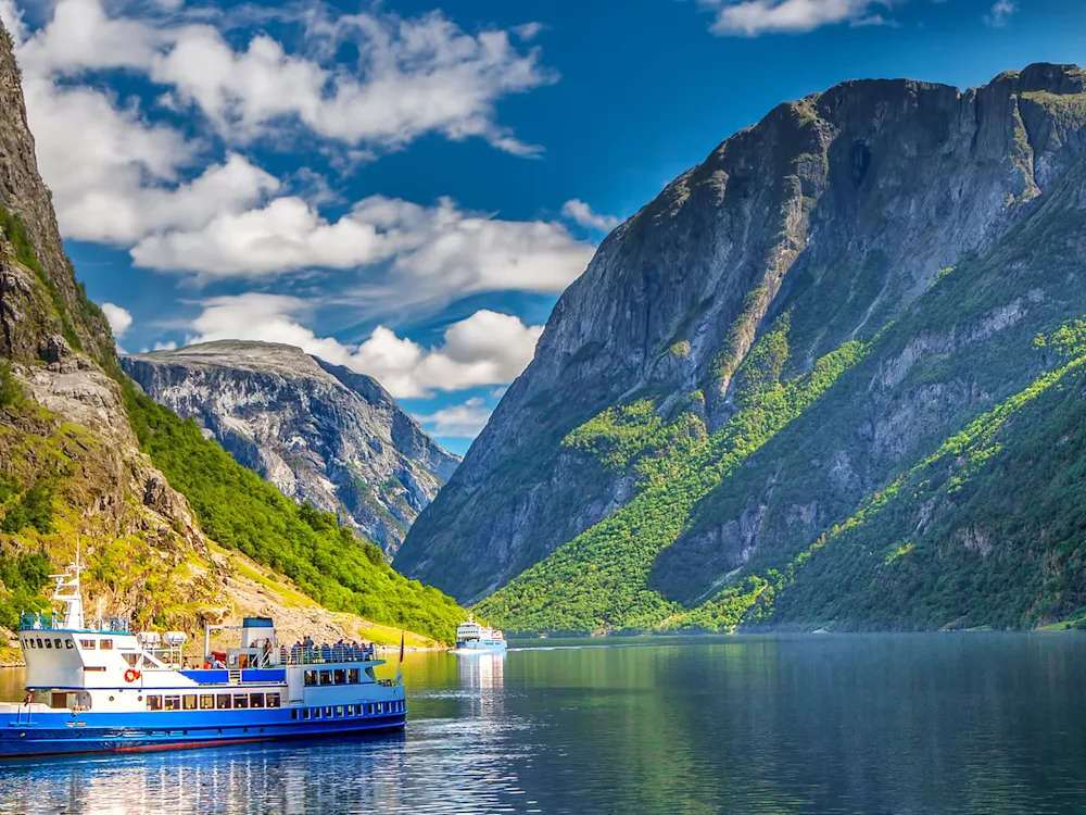 gudvangen-norway-fjord-boat-swiper-hero-gallery