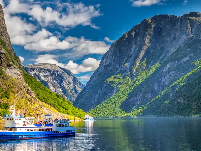 gudvangen-norway-fjord-boat-swiper-hero-gallery