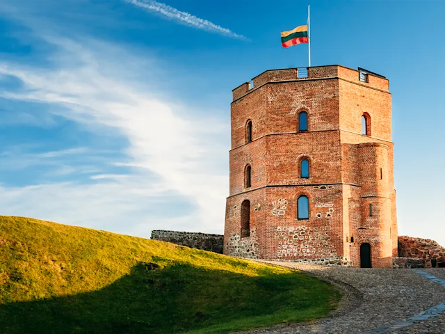 Vilnius-Lithuania-Gediminas-castle-tower-swiper-hero-gallery