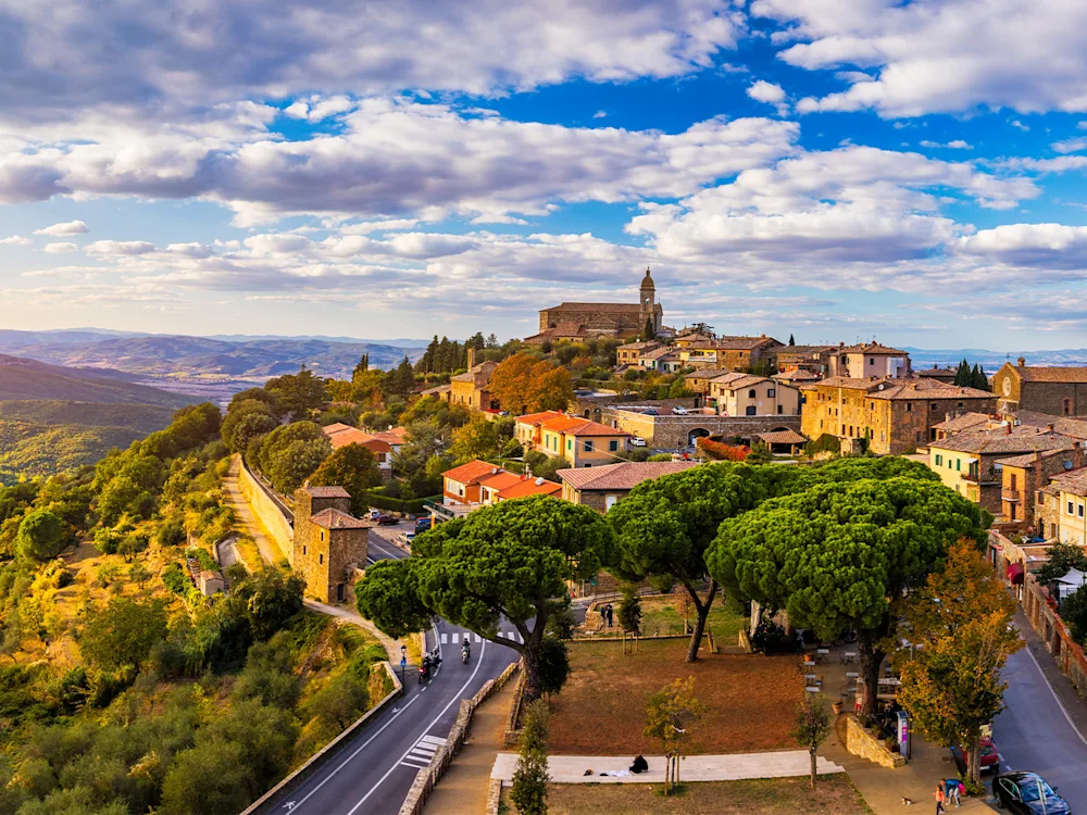 Siena-in-the-Tuscan-countryside-italy-swiper-hero-gallery