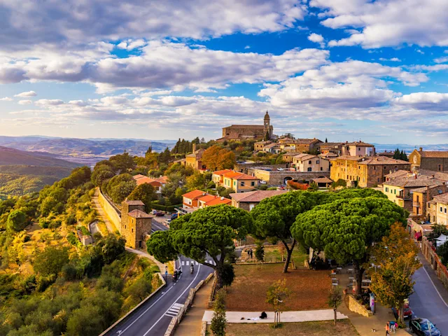 Siena-in-the-Tuscan-countryside-italy-swiper-hero-gallery