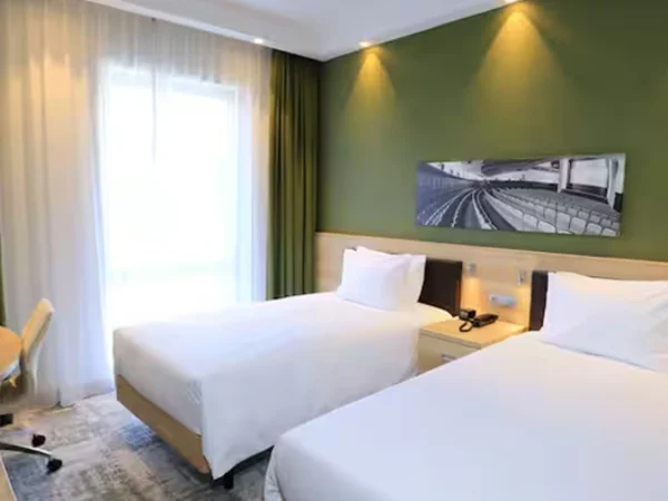 Hampton-by-Hilton-Gdansk-Old-Town-room
