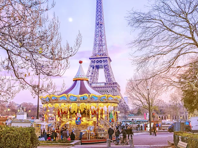 Paris-eiffel-tower-france-winter-festive-time-swiper-hero-gallery